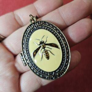 Vintage Locket Honey Bee Long Necklace Insect Theme Oval Shaped Yellow Gold Tone